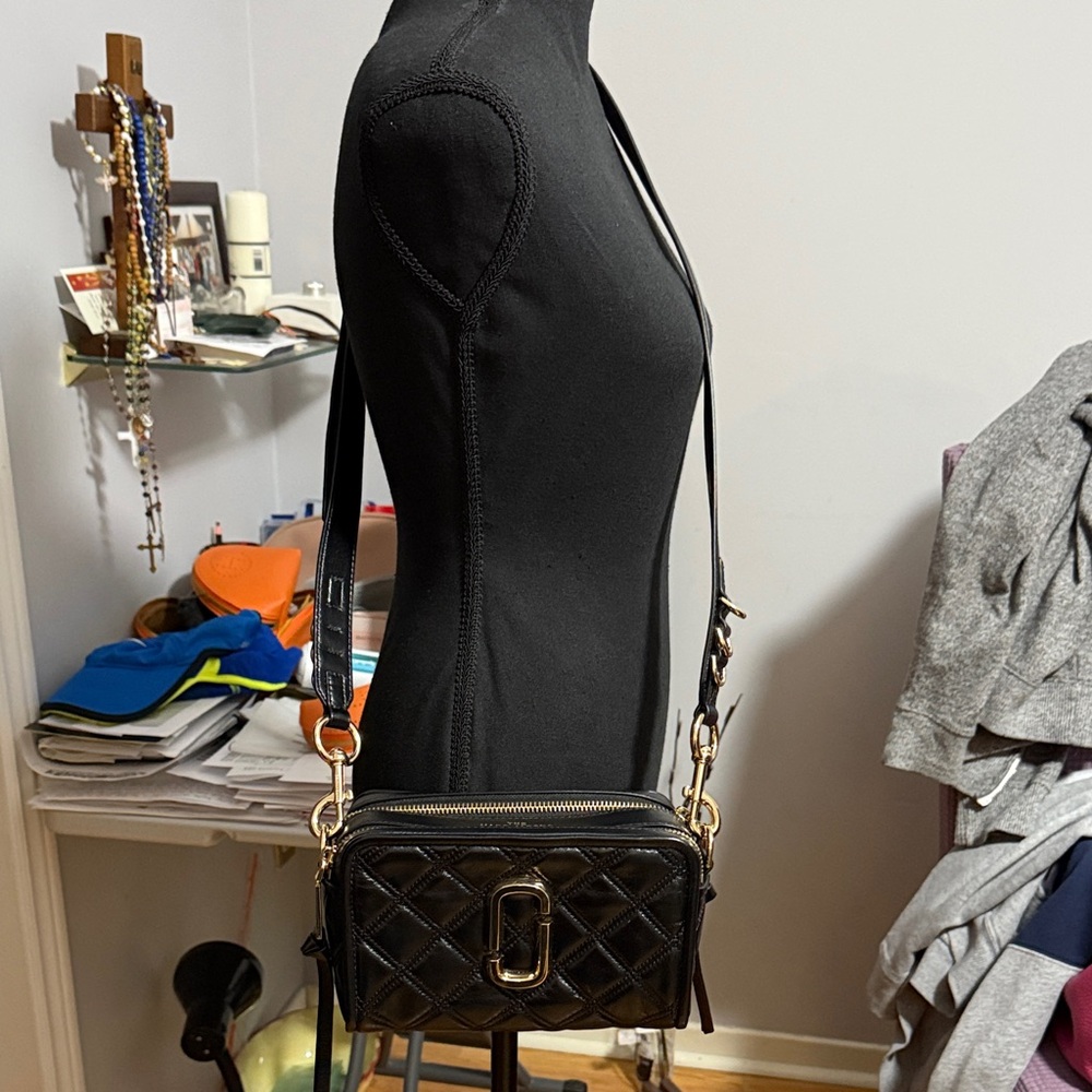 SOLD❤️Authentic Marc Jacobs Leather sling Bag